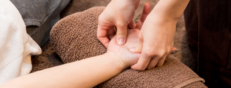 Client receiving Traditional-Chinese Massage on her palm and wrist
