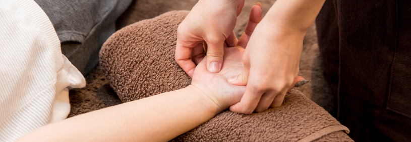 Client receiving Traditional-Chinese Massage on her palm and wrist