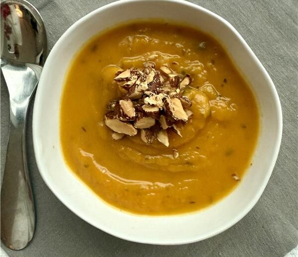 Simple Pumpkin Soup with Roasted Almonds